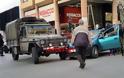 Τροχαίο με στρατιωτικό όχημα στο κέντρο της Πάτρας - Φωτογραφία 2
