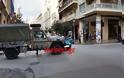 Τροχαίο με στρατιωτικό όχημα στο κέντρο της Πάτρας - Φωτογραφία 4