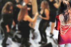 Τσιφτετέλια από αστυνομικίνες σε πίστα νυχτερινού κέντρου (ΦΩΤΟ)