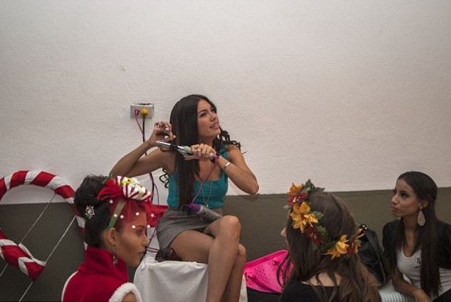 Η αλήθεια για τις καλλονές της Βενεζουέλας: Τα «εργοστάσια ομορφιάς» που φτιάχνουν τις τέλειες γυναίκες μετά από βασανιστήρια [photos] - Φωτογραφία 15