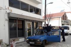 ΜΥΤΙΚΑΣ: Κατέβασε ρολά και ξηλώθηκαν οι πινακίδες στο υποκατάστημα της Τράπεζας Πειραιώς