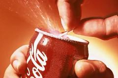 ΑΠΙΣΤΕΥΤΟ: Οικοδόμος ήπιε κουτάκι Coca Cola που έχει λήξει εδώ και 23 χρόνια- Δείτε τι του συνέβη...