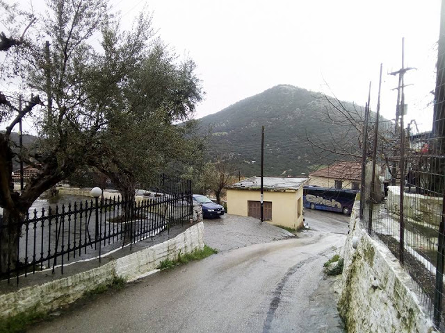 Βροχερές καλημέρες από το χωριό ΒΛΥΖΙΑΝΑ - Φωτογραφία 23