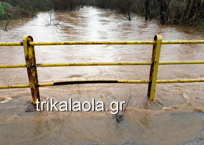 Τρίκαλα: Υπερχείλισαν όλα τα ποτάμια - Εκατοντάδες στρέμματα πλημμύρισαν - Κινδυνεύουν χωριά [video] - Φωτογραφία 1