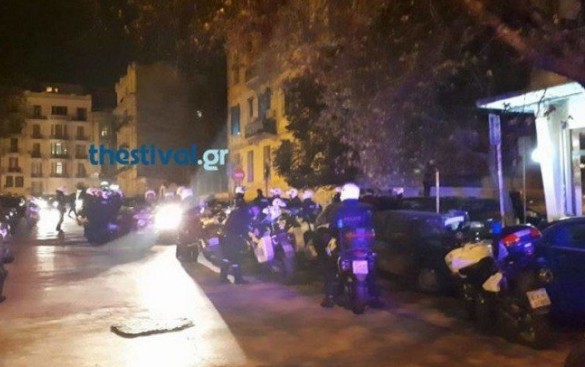 Έξι συλλήψεις από τη συμπλοκή οπαδών στη Θεσσαλονίκη - Φωτογραφία 1