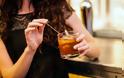 Από τι κινδυνεύουν περισσότερο οι γυναίκες που καταναλώνουν πολύ αλκοόλ;
