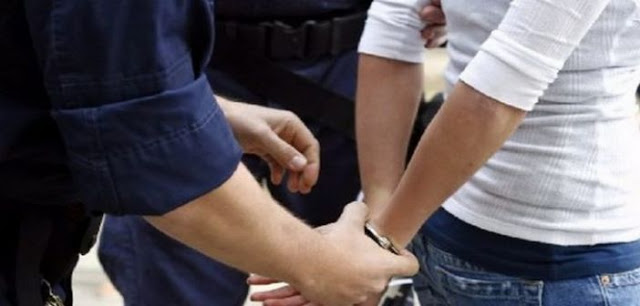 Σύλληψη 36χρονης φυγόποινης στο Αγρίνιο - Φωτογραφία 1