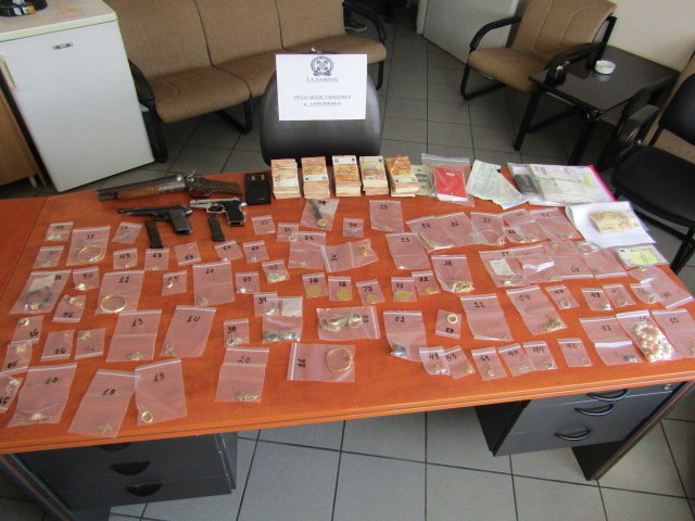 Εύβοια: 18 συλλήψεις για ναρκωτικά, εκβιασμούς, τοκογλυφίες και κλοπές - Συνολικά 80 άτομα στο κατηγορητήριο! (ΦΩΤΟ & ΒΙΝΤΕΟ) - Φωτογραφία 3