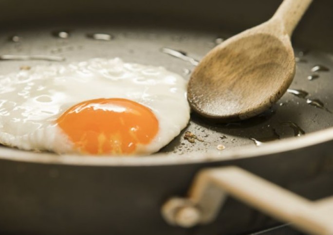 Δεν πρέπει ποτέ να μαγειρεύετε με αυτό τον τρόπο τα αυγά - Φωτογραφία 1