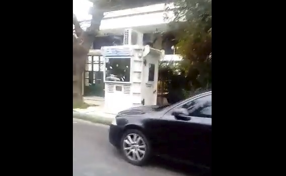 Βίντεο από την παρέμβαση των Αναρχικών στην κατοικία του Λουκά Παπαδήμου - Φωτογραφία 1