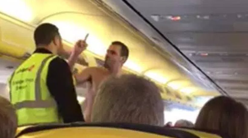Ημίγυμνος επιβάτης της Ryan air βρίζει και απειλεί το πλήρωμα κατά τη διάρκεια πτήσης - Φωτογραφία 1