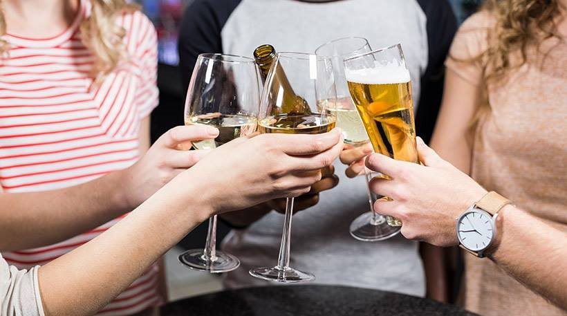 Η κατανάλωση αλκοόλ βοηθά τη μακροζωία, σύμφωνα με έρευνα - Φωτογραφία 1