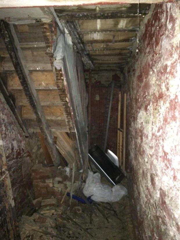 Δύο αδέρφια ανακάλυψαν ένα μυστικό κρυσφήγετο στο σπίτι τους -Τότε συνειδητοποίησαν ότι κάποιος ζούσε κρυφά μαζί τους... [photos] - Φωτογραφία 3