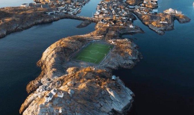Τα 10 πιο περίεργα γήπεδα ποδοσφαίρου στον κόσμο - Φωτογραφία 1