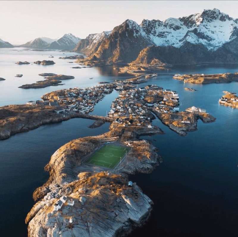 Τα 10 πιο περίεργα γήπεδα ποδοσφαίρου στον κόσμο - Φωτογραφία 7
