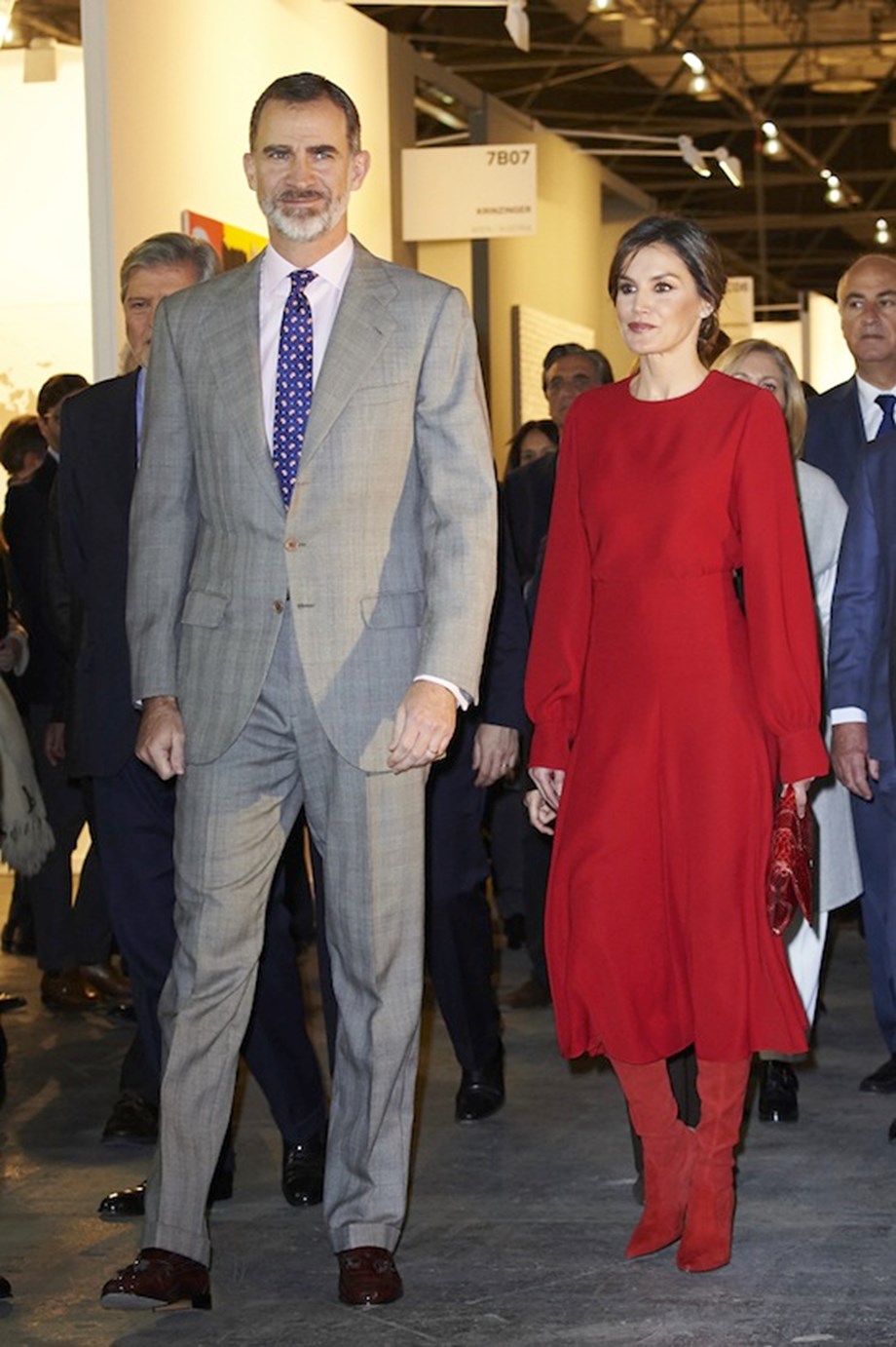 Βασίλισσα Letizia: Λέει ναι στο total red και εντυπωσιάζει - Φωτογραφία 2