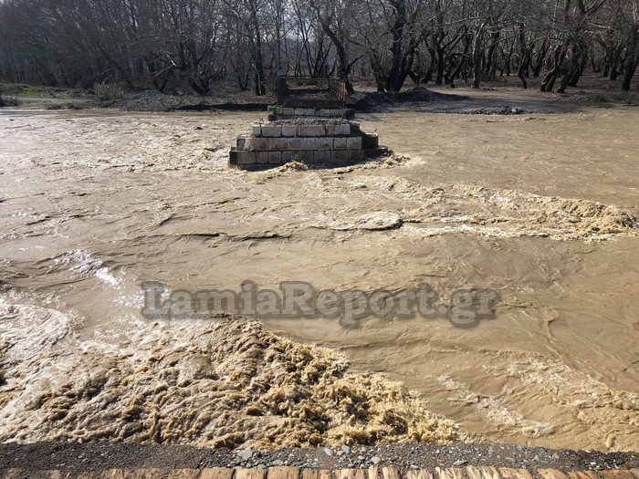 Μάχη με τα χιόνια σε όλη την Ελλάδα: Πού απαγορεύεται η κυκλοφορία και πού χρειάζονται αλυσίδες - Φωτογραφία 3