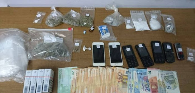 Δείτε τι εντόπισαν οι αστυνομικοί στην οικία του 40χρονου στη Ναύπακτο – Σημαντικές ποσότητες ναρκωτικών ουσιών (ΦΩΤΟ) - Φωτογραφία 1