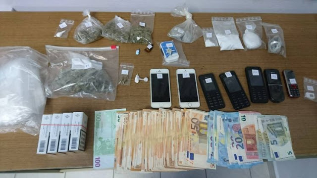 Δείτε τι εντόπισαν οι αστυνομικοί στην οικία του 40χρονου στη Ναύπακτο – Σημαντικές ποσότητες ναρκωτικών ουσιών (ΦΩΤΟ) - Φωτογραφία 2