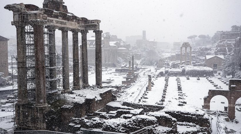 Φωτογραφίες: Η σφοδρότερη χιονόπτωση των τελευταίων 6 ετών στη Ρώμη - Φωτογραφία 1