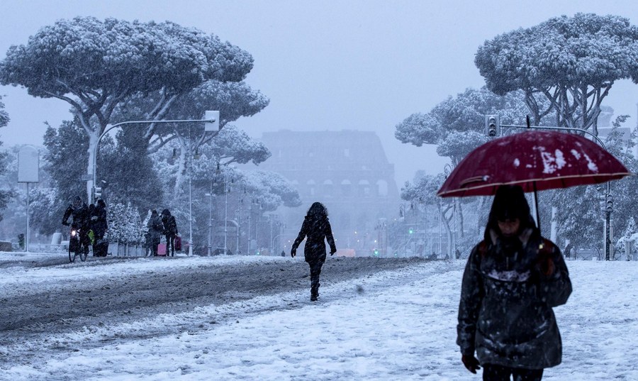 Φωτογραφίες: Η σφοδρότερη χιονόπτωση των τελευταίων 6 ετών στη Ρώμη - Φωτογραφία 2