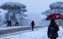 Φωτογραφίες: Η σφοδρότερη χιονόπτωση των τελευταίων 6 ετών στη Ρώμη - Φωτογραφία 2