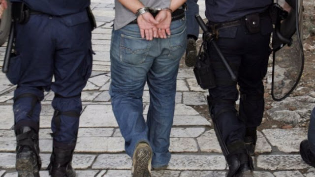 Ψαχνά: Συνελήφθησαν δύο Ρουμάνοι για κλοπές εξωλέμβιων μηχανών -  Κατηγορούνται και για απείθεια, εξύβριση, απειλή σε βάρος αστυνομικών - Φωτογραφία 1