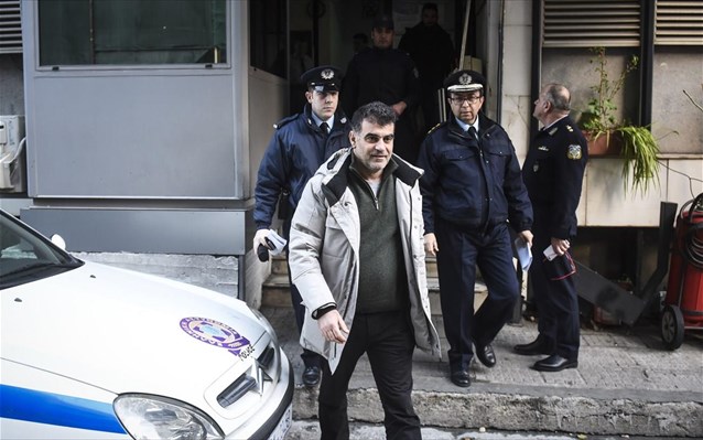 Συνελήφθη και αφέθηκε ελεύθερος ο Κώστας Βαξεβάνης μετά τη μήνυση Σαμαρά για συκοφαντική δυσφήμιση – Στις 16 Απριλίου η δίκη (ΦΩΤΟ & ΒΙΝΤΕΟ) - Φωτογραφία 2