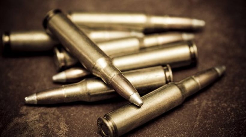 Πλήθος σφαίρες στο λιμανι της Καλαμάτας - Φωτογραφία 1
