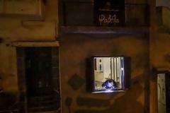 Τη χτύπησαν με λοστό στο κεφάλι: Έτσι έδρασαν οι χρυσαυγίτες στη Φαβέλα