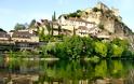 Beynac et Cazenac: Ένα από τα «πιο υπέροχα χωριά της Γαλλίας», χτισμένο πάνω στα βράχια