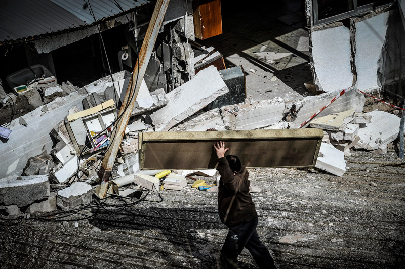 Πιαλεία Τρικάλων: Αφήνουν τα σπίτια τους που καταρρέουν από τις κατολισθήσεις - Φωτογραφία 3
