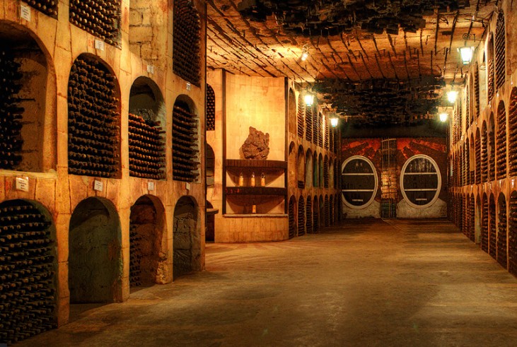 Η υπόγεια πόλη με τα 1,5 εκατομμύρια μπουκάλια κρασιού - Φωτογραφία 1