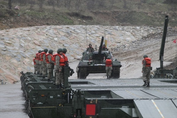 Εντονη πολεμική κινητικότητα των Τούρκων στον Εβρο: Βγήκε ο Στρατός εκτός στρατοπέδων – Διαψεύδει «υπερσυγκέντρωση» το ΓΕΕΘΑ - Φωτογραφία 1