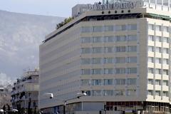 Το Divani Caravel κάνει «έξωση» σε 36 βουλευτές
