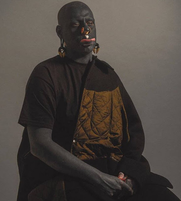 Βρετανός καλλιτέχνης πέρασε 10 χρόνια από τη ζωή του για να γίνει… μαύρος. Αλλά δεν.. - Φωτογραφία 3