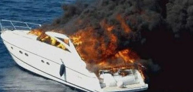 Σκάφος τυλίχθηκε στις φλόγες σε ιδιωτική Μαρίνα στο Άκτιο - Φωτογραφία 1