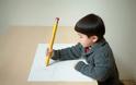 Τα παιδιά σήμερα δεν μπορούν να κρατήσουν σωστά τα μολύβια. Ο σοβαρός λόγος και οι συνέπειες αυτής της εξέλιξης