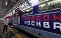 Ειδικές κονκάρδες για τις εγκύους στο μετρό της Μόσχας για να τους παραχωρούν θέση
