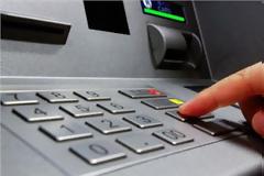 Capital controls: Στα 2.300 ευρώ η μηνιαία ανάληψη