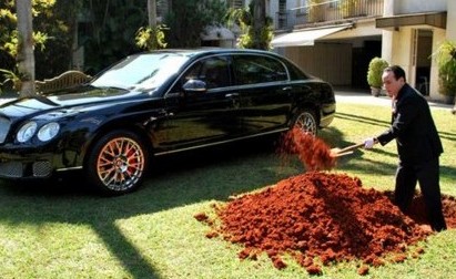 Πλούσιος Βραζιλιάνος έθαψε μια Bentley - Ο λόγος; Δεν θα τον πιστεύετε... [photos] - Φωτογραφία 1
