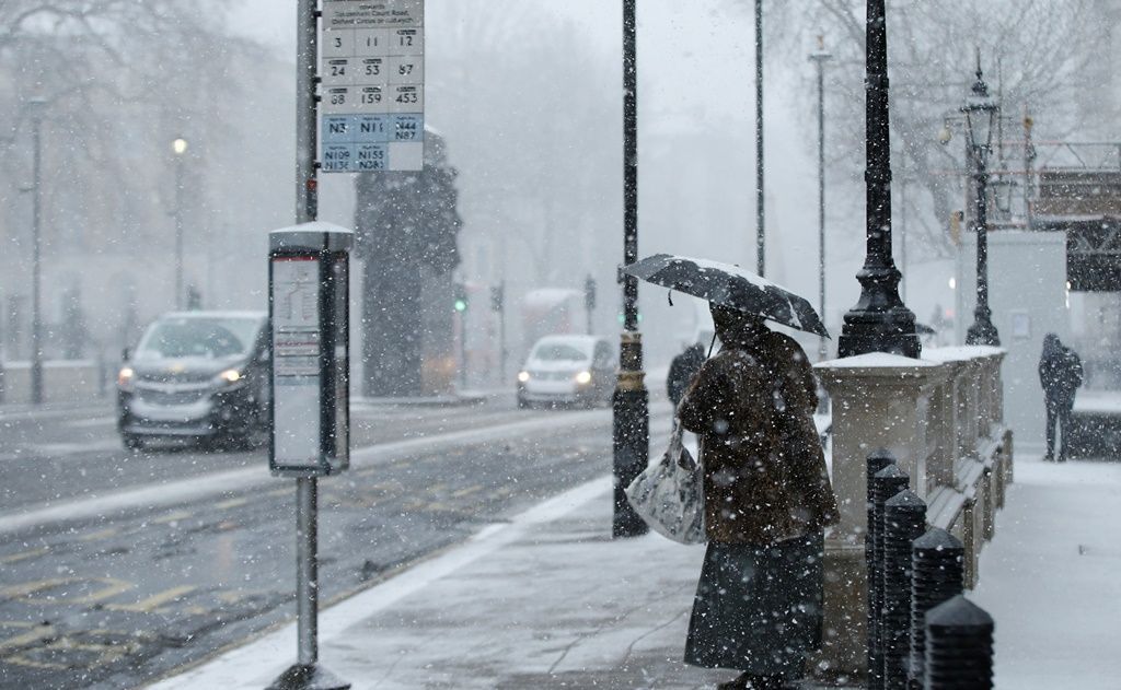 Στο έλεος πρωτόγνωρου χιονιά η Βρετανία - Πολικό ψύχος σε όλη την Ευρώπη - Φωτογραφία 2