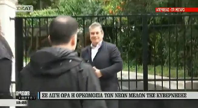 Πετρόπουλος: Μπέρδεψε το Μαξίμου με το Προεδρικό... στο δρόμο για την ορκωμοσία - Φωτογραφία 2