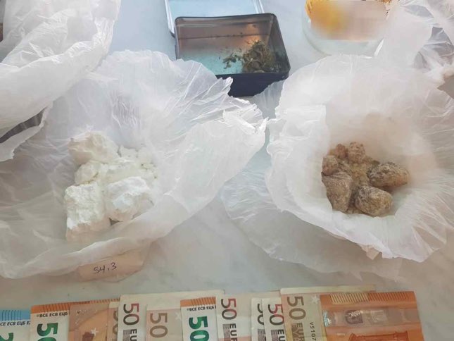 Ηράκλειο: “Κοκτέιλ” ναρκωτικών έβγαλε η επιχείρηση της ΕΛ.ΑΣ. (φωτογραφίες) - Φωτογραφία 4