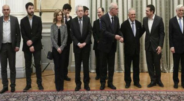 Χαμόγελα και εκπλήξεις στο Προεδρικό Μέγαρο - Οσα έγιναν στην ορκωμοσία των νέων μελών της κυβέρνησης [photos] - Φωτογραφία 1