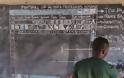 Πώς μπορείς να μάθεις να χειρίζεσαι υπολογιστή χωρίς να έχεις υπολογιστή; Ένας δάσκαλος στη Γκάνα αποδεικνύει ότι μπορεί! - Φωτογραφία 4