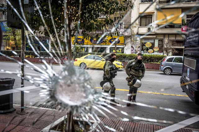 Η Χρυσή Αυγή στο πλευρό των Ελλήνων καταστηματαρχών της οδού Πατησίων [Εικόνες-Βίντεο] - Φωτογραφία 3