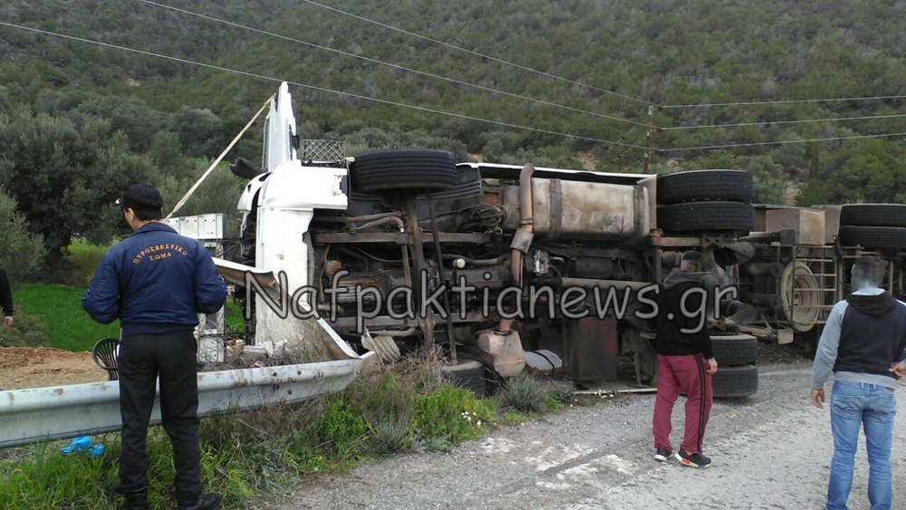 Φωκίδα: Ντεραπάρισε Νταλίκα στον Άγιο Νικόλαο [photos] - Φωτογραφία 3