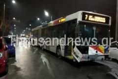 Σφοδρή σύγκρουση λεωφορείου με Ι.Χ. στο κέντρο της Θεσσαλονίκης - Μία γυναίκα τραυματίας