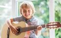 6 σοβαροί λόγοι για να ασχοληθεί το παιδί με τη μουσική